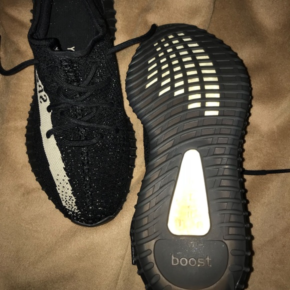Yeezy’s 350 Boost V2 Oreos - Picture 4 of 8
